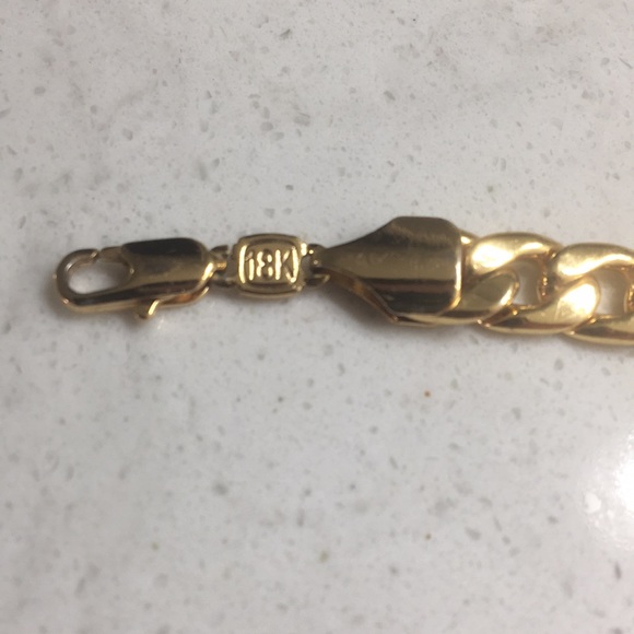 18K Gold Plated Cuban Link Bracelet 8.5” - Picture 3 of 4